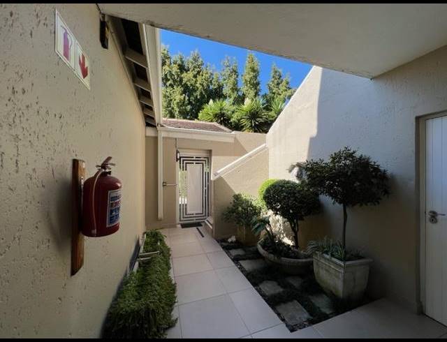 3 BEDROOM APARTMENT FOR SALE IN HYDE PARK